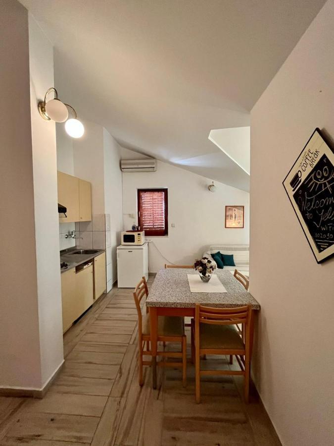 Gorana Apartman With Swimming Pool Apartment Йелса Екстериор снимка
